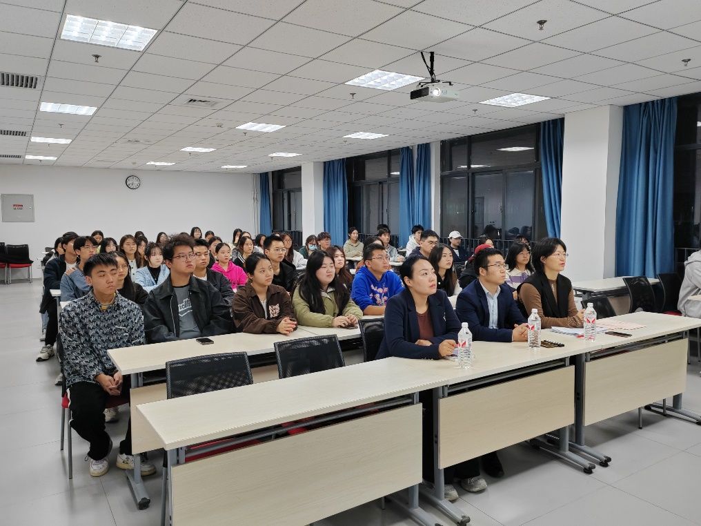 说明: D:\钉钉存储\2024.10.29太阳成tyc7111cc学风联络员聘书颁发大会照片\微信图片_20241029221504.jpg